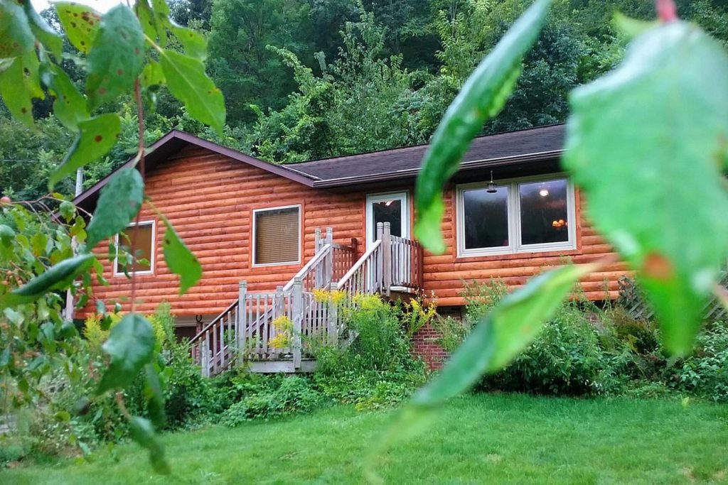 White Pine Cottage 4 bedroom cabin with Hot Tub Jacuzzi ...