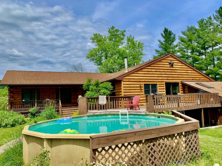 Village Creek Lodge 6 Bedroom Log Cabin in Lansing Iowa Iowa Cabin