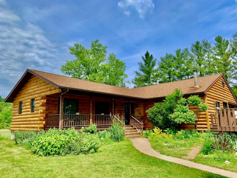 Village Creek Lodge 6 Bedroom Log Cabin in Lansing Iowa Iowa Cabin